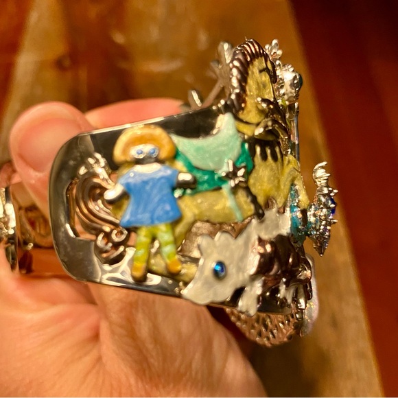 KIRKS FOLLY CHRISTMAS NUTCRACKER Cuff BRACELET SILVERTONE HARD TO FIND Beautiful - Picture 5 of 11